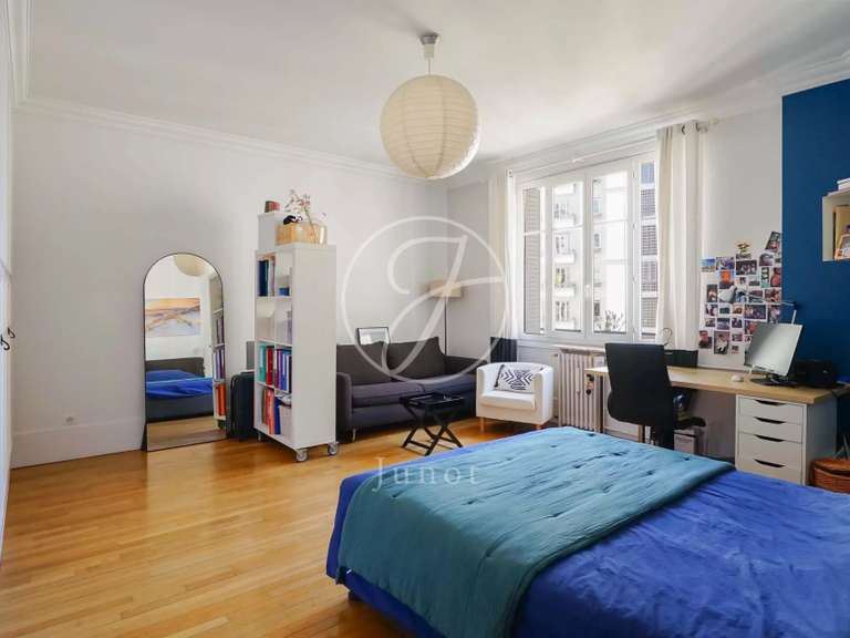 Appartement Paris 16e - 4 chambres - 169m²
