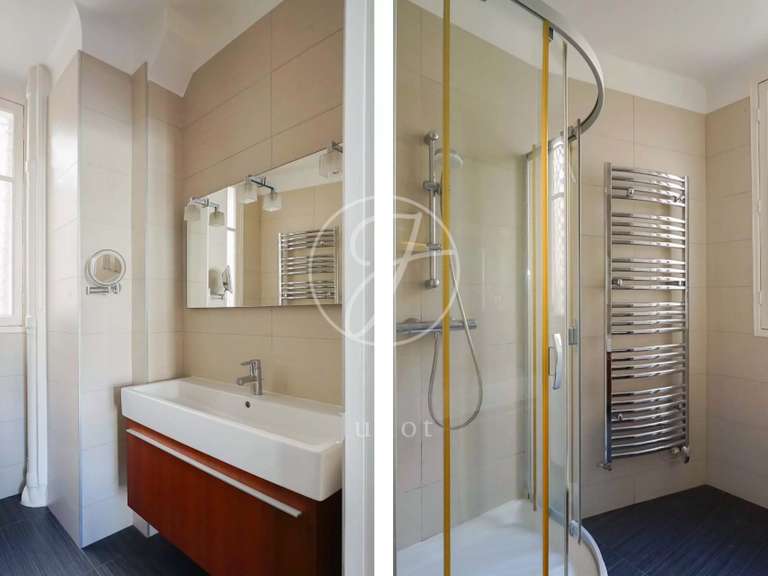 Appartement Paris 16e - 4 chambres - 169m²