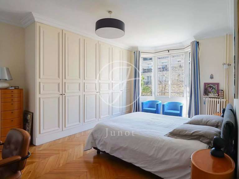 Appartement Paris 16e - 4 chambres - 169m²