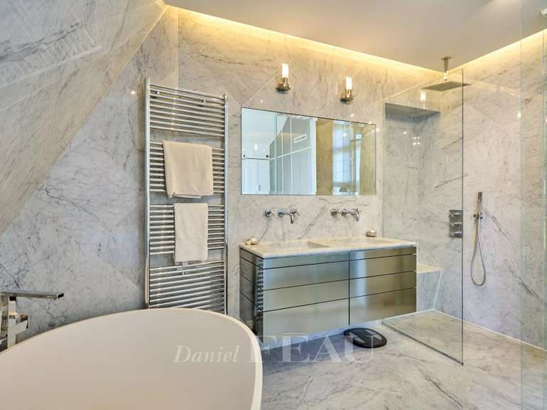 Appartement Paris 16e - 5 chambres - 232m²