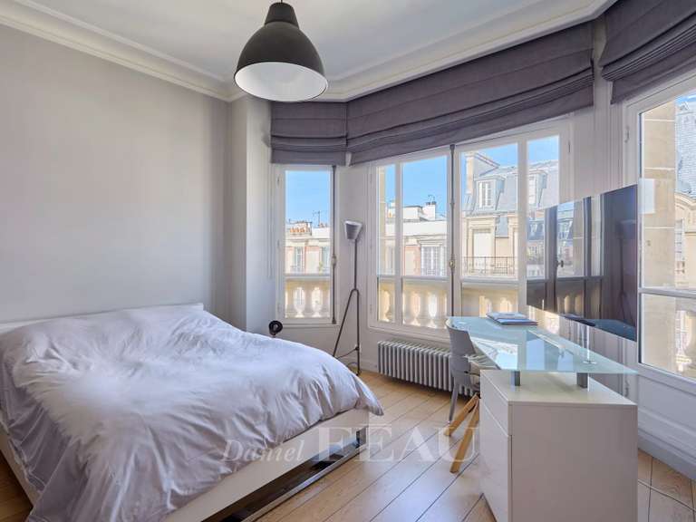 Appartement Paris 16e - 5 chambres - 232m²