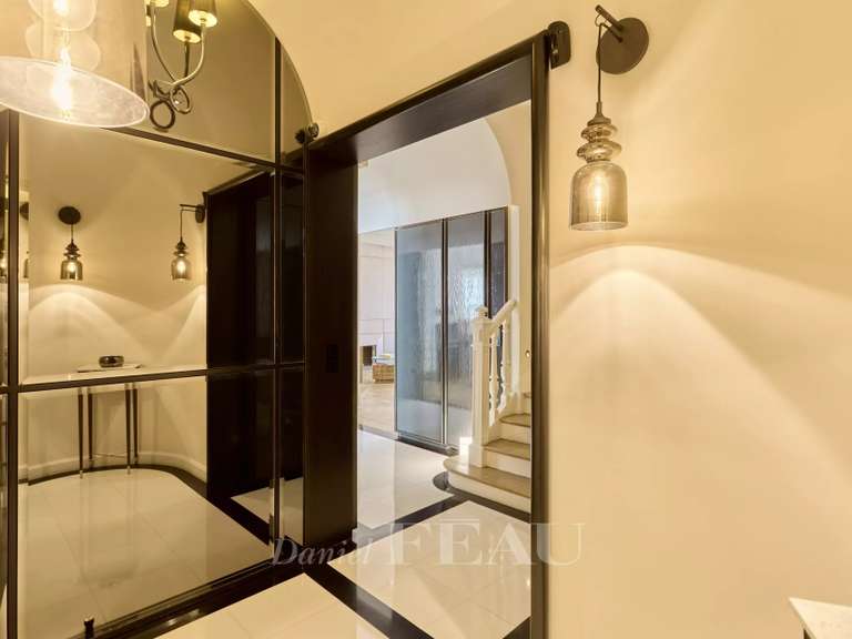 Appartement Paris 16e - 5 chambres - 232m²