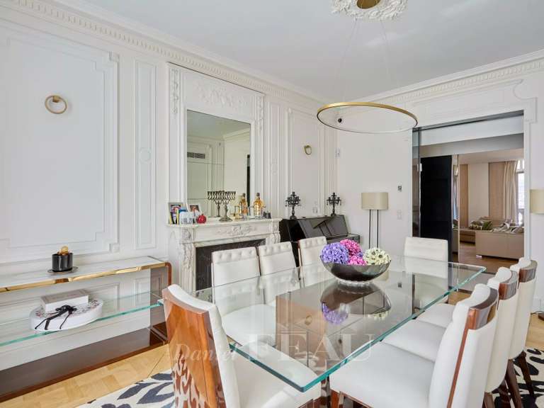 Appartement Paris 16e - 5 chambres - 232m²