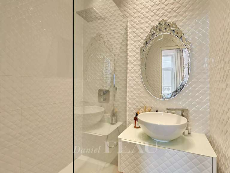 Appartement Paris 16e - 5 chambres - 232m²