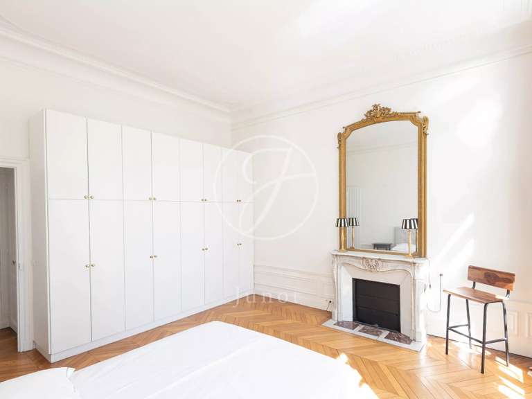 Appartement Paris 16e - 4 chambres - 196m²