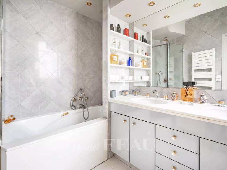 Appartement Paris 16e - 3 chambres - 112m²