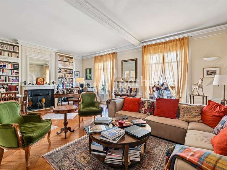 Appartement Paris 16e - 3 chambres - 161m²