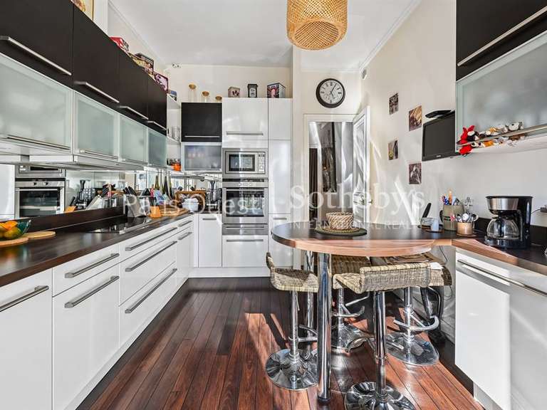 Appartement Paris 16e - 3 chambres - 161m²