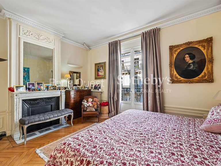 Appartement Paris 16e - 3 chambres - 161m²