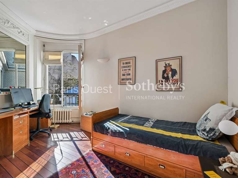 Appartement Paris 16e - 3 chambres - 161m²