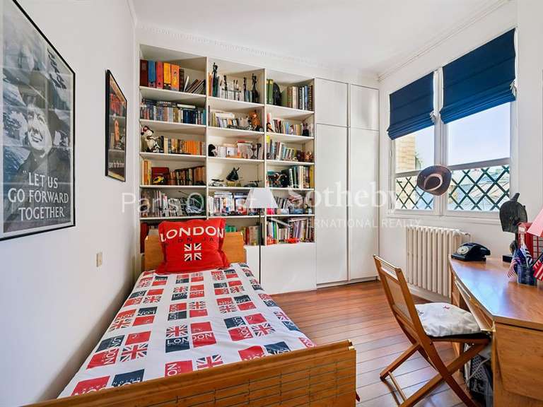 Appartement Paris 16e - 3 chambres - 161m²