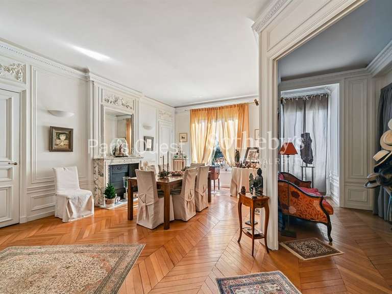 Appartement Paris 16e - 3 chambres - 161m²