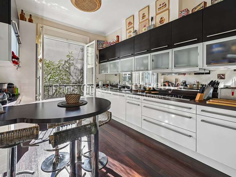 Appartement Paris 16e - 3 chambres - 161m²