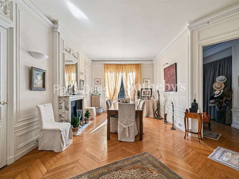 Appartement Paris 16e - 3 chambres - 161m²