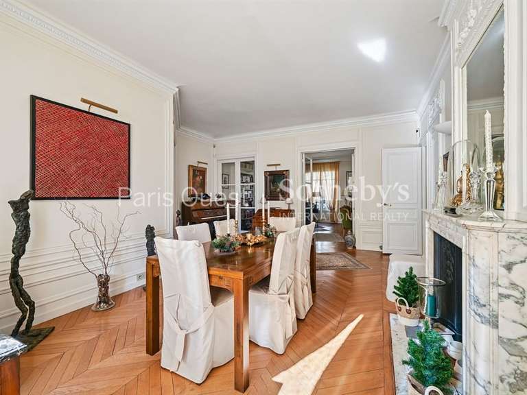 Appartement Paris 16e - 3 chambres - 161m²