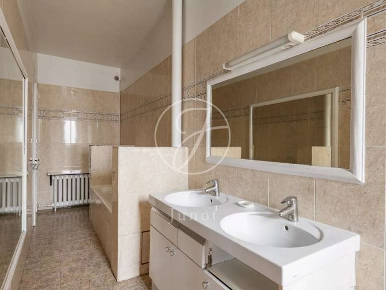 Appartement Paris 16e - 5 chambres - 235m²