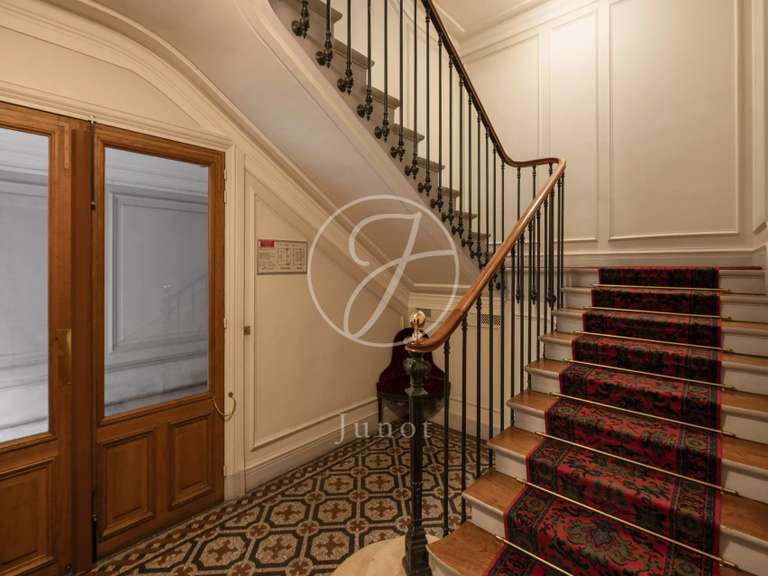 Appartement Paris 16e - 5 chambres - 235m²