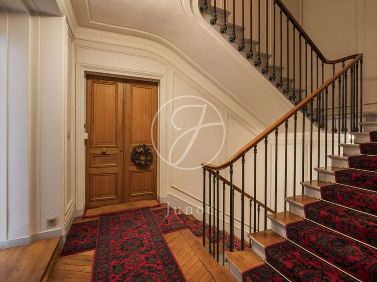 Appartement Paris 16e - 5 chambres - 235m²