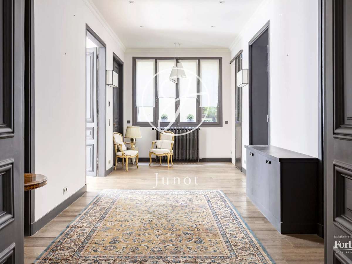 Apartment Paris 16e