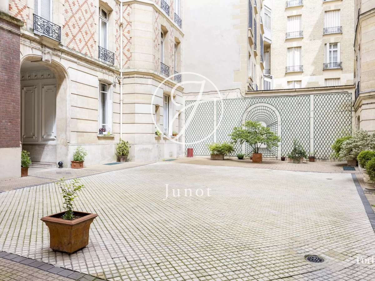 Apartment Paris 16e