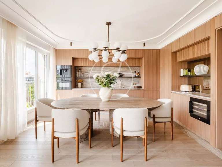 Appartement Paris 16e - 2 chambres - 84m²