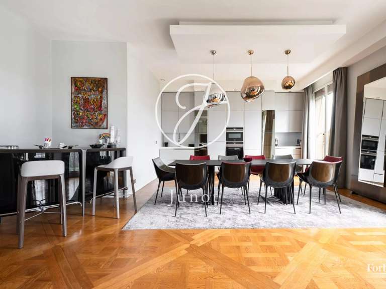 Appartement Paris 16e - 4 chambres - 207m²