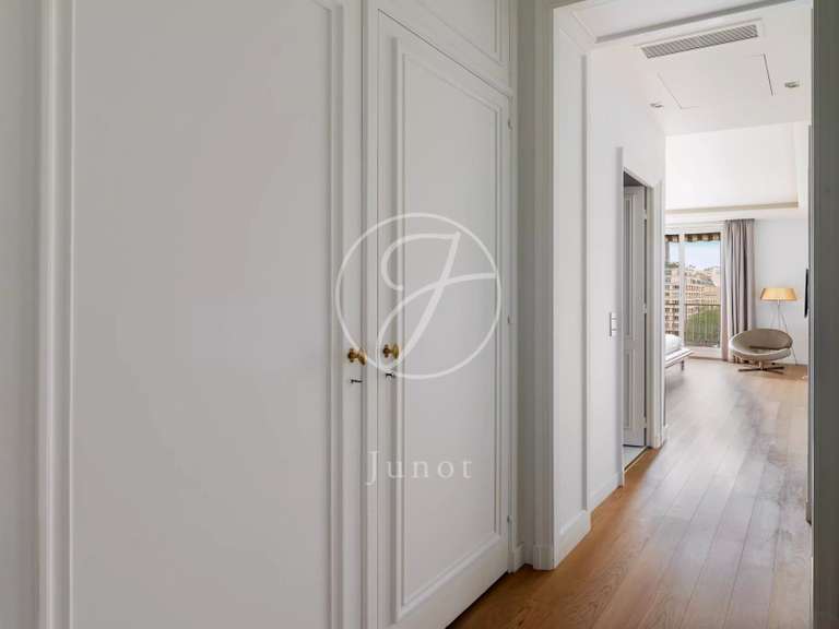 Appartement Paris 16e - 4 chambres - 207m²