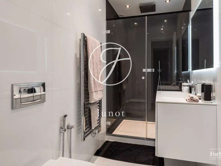 Appartement Paris 16e - 4 chambres - 207m²