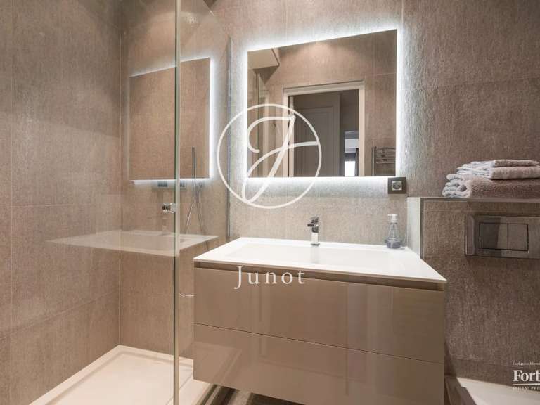 Appartement Paris 16e - 4 chambres - 207m²