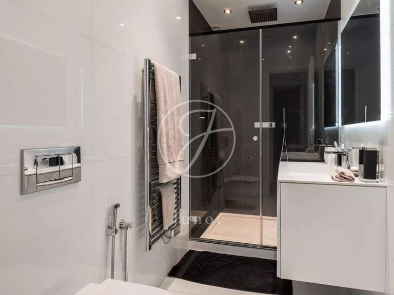 Appartement Paris 16e - 4 chambres - 207m²