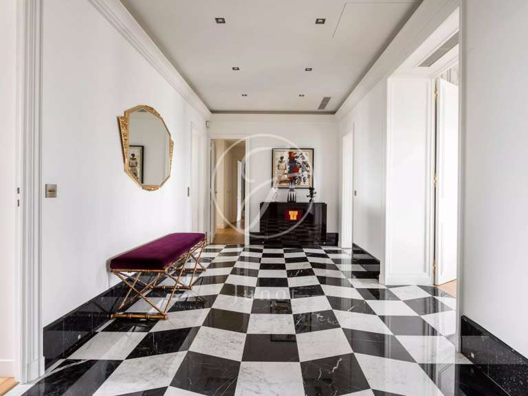 Appartement Paris 16e - 4 chambres - 207m²