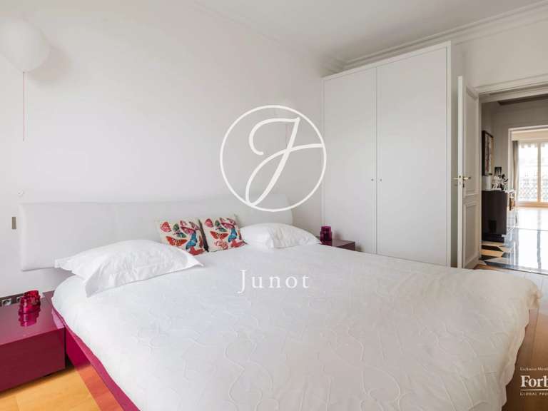 Appartement Paris 16e - 4 chambres - 207m²