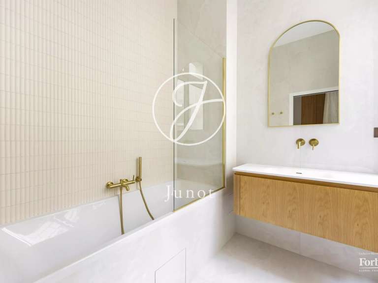 Appartement Paris 16e - 4 chambres - 205m²