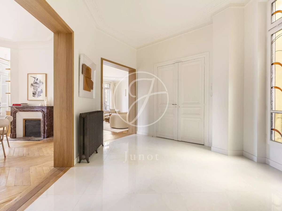 Apartment Paris 16e