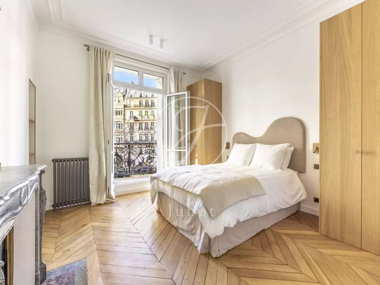 Appartement Paris 16e - 4 chambres - 205m²