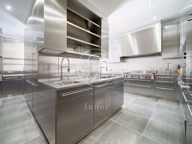 Appartement Paris 16e - 4 chambres - 331m²