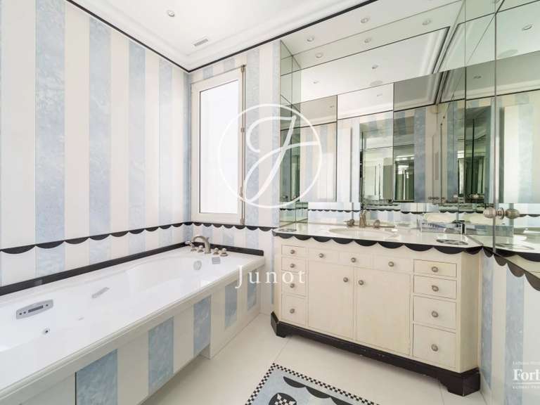 Appartement Paris 16e - 4 chambres - 331m²