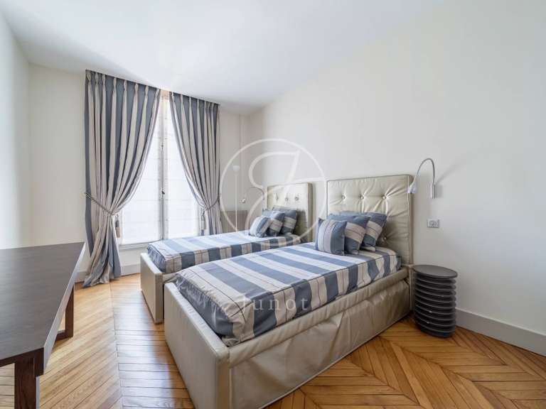 Appartement Paris 16e - 4 chambres - 331m²