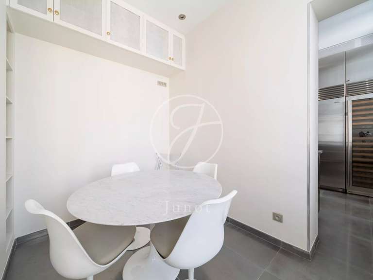 Appartement Paris 16e - 4 chambres - 331m²