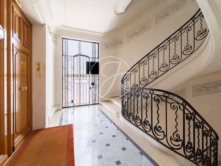 Appartement Paris 16e - 4 chambres - 331m²