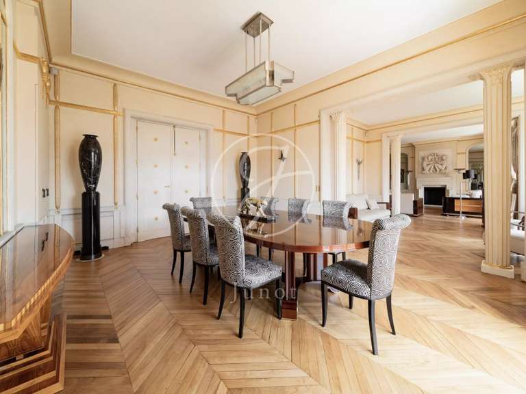 Appartement Paris 16e - 4 chambres - 331m²