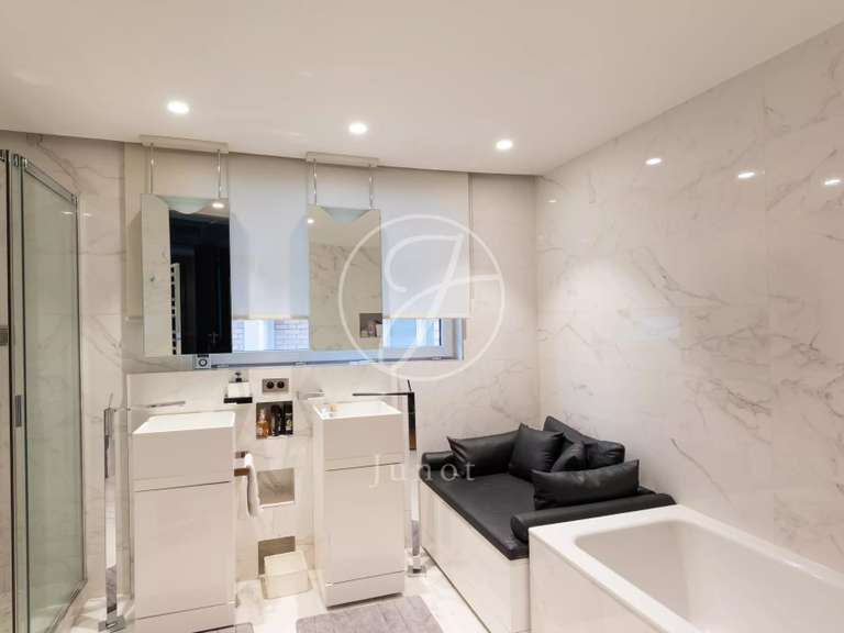 Appartement Paris 16e - 3 chambres - 286m²