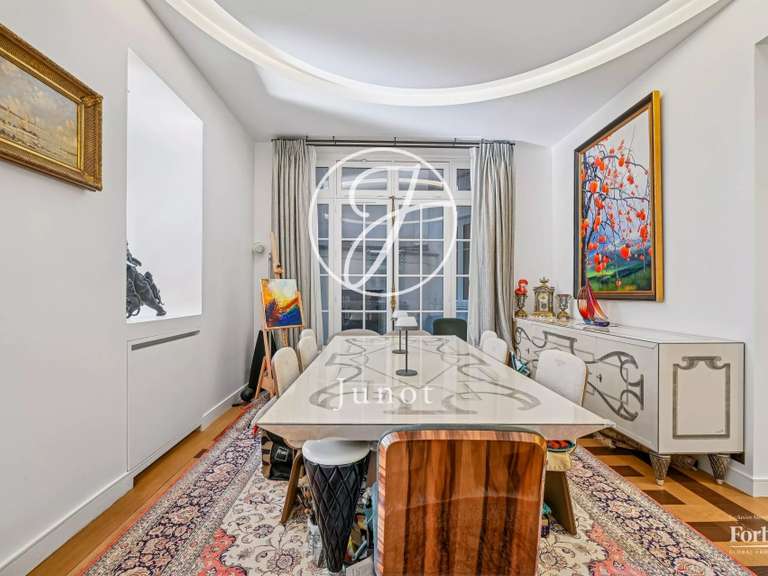 Appartement Paris 16e - 3 chambres - 310m²