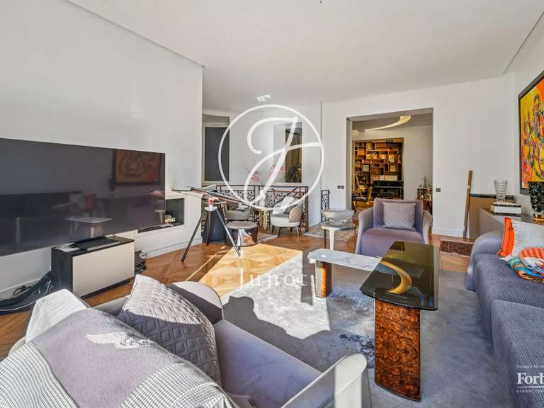 Appartement Paris 16e - 3 chambres - 310m²