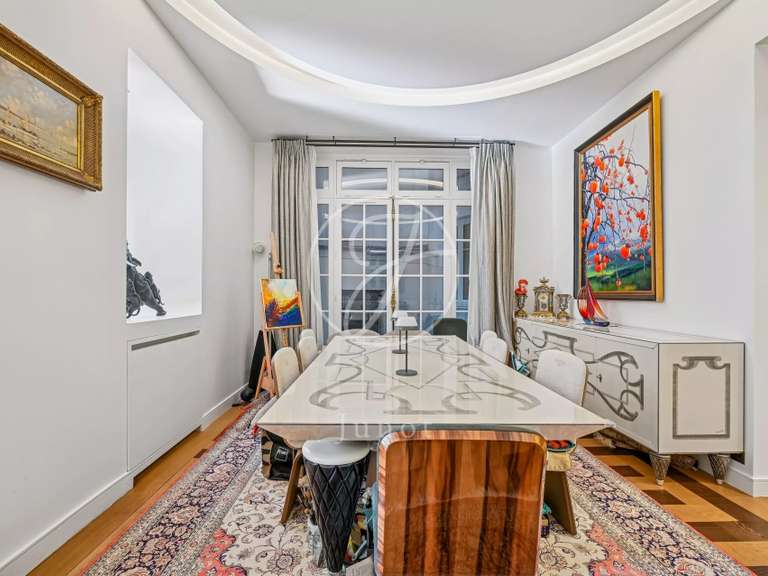 Appartement Paris 16e - 3 chambres - 310m²