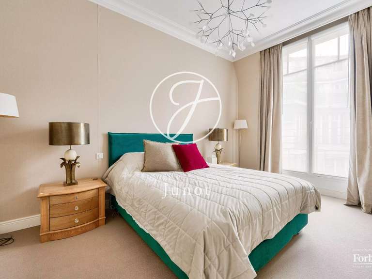 Appartement Paris 16e - 4 chambres - 211m²