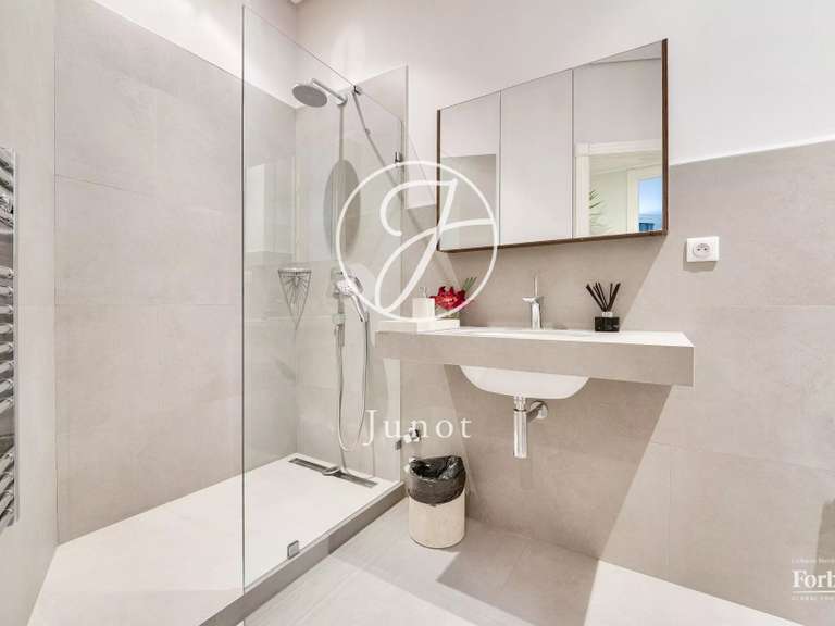 Appartement Paris 16e - 4 chambres - 211m²