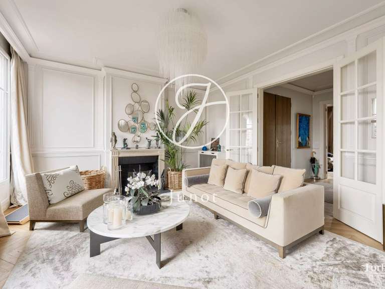Appartement Paris 16e - 4 chambres - 211m²