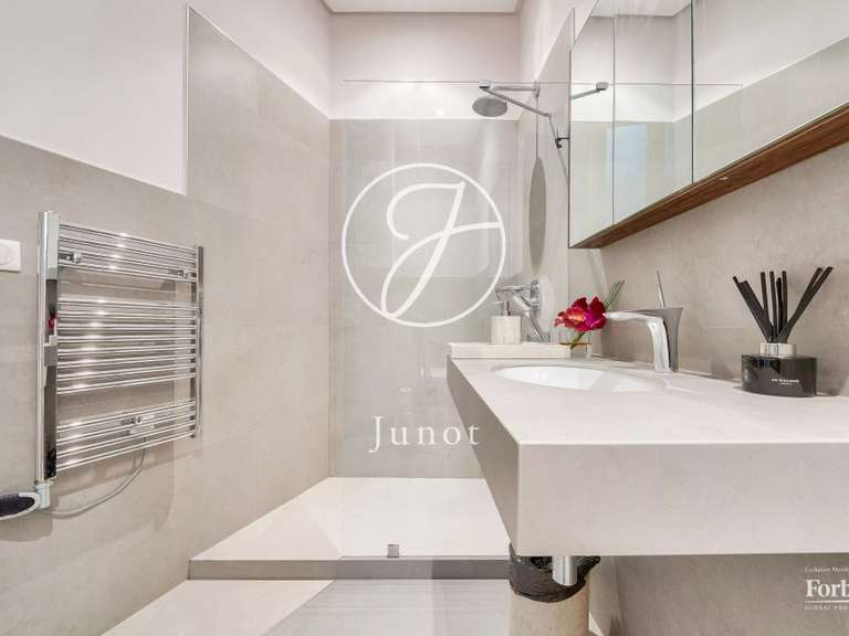 Appartement Paris 16e - 4 chambres - 211m²