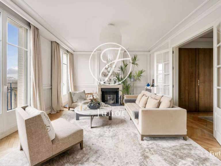 Appartement Paris 16e - 4 chambres - 211m²